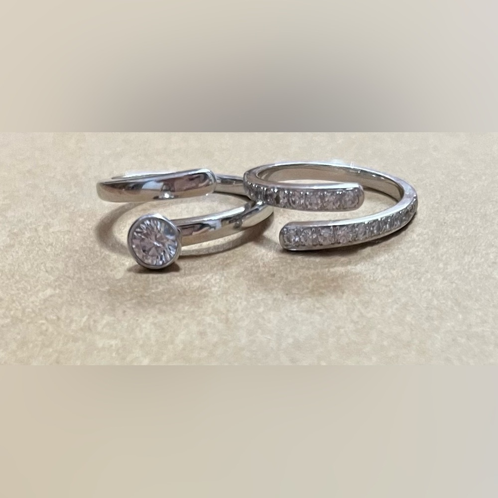 Good condition 3 in 1 Swarovski women rings